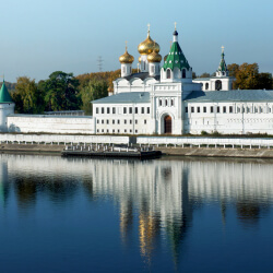 Ипатьевский монастырь у воды 
