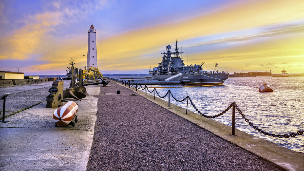 

Петербург под Андреевским флагом – день ВМФ (отель 3*)