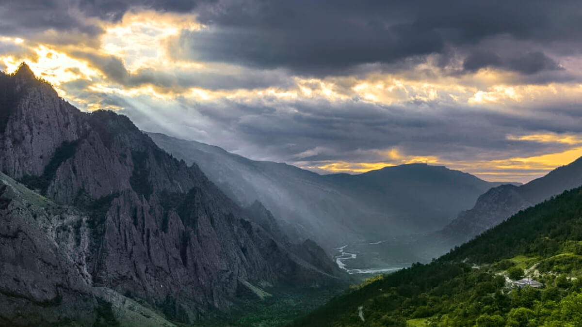 

Легенды горцев (весна-осень)