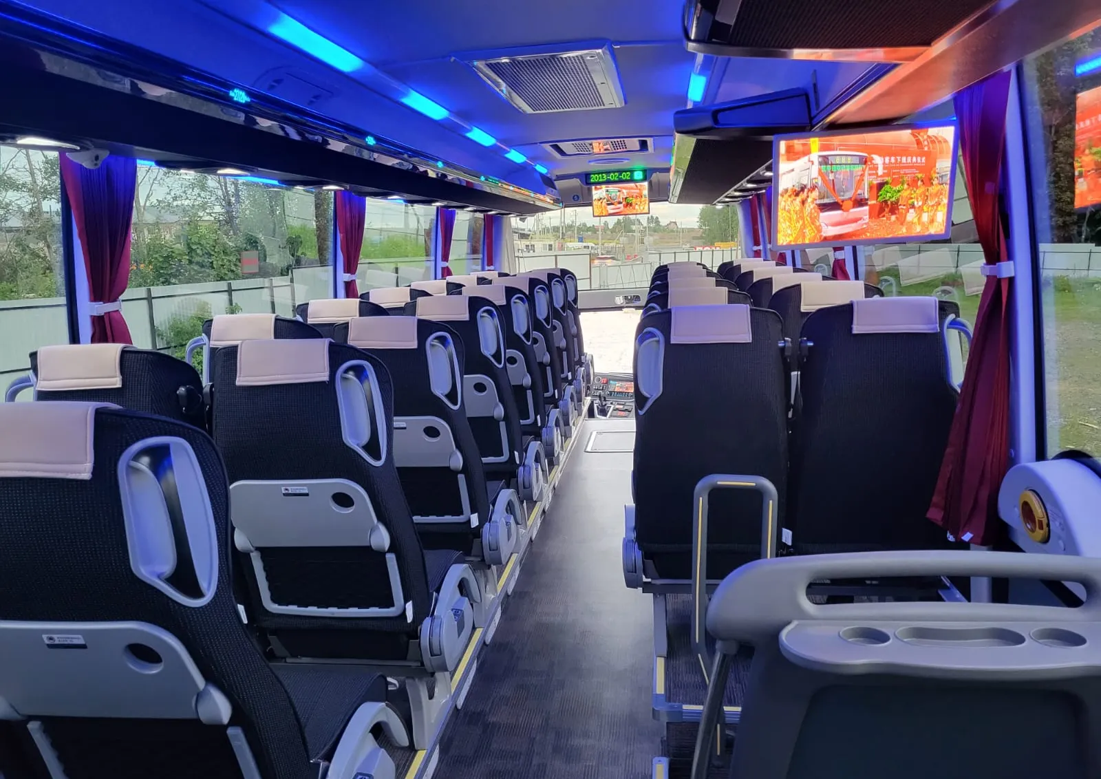 Картинка интерьера автобуса