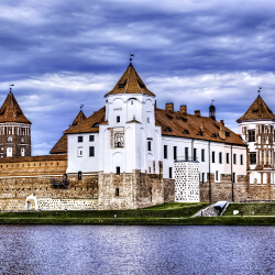 Мир – замок у реки