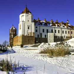 Мирский замок зимой