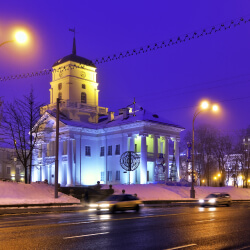 Минск-здание у дороги зима