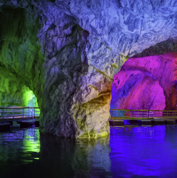 Рускеала-пещера с подсветкой