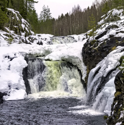 Водопад Кивач зимой