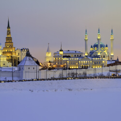 Мечеть и Сюмбике зимой-вечерние огни