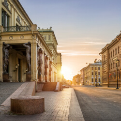 Петербург – улица и атланты