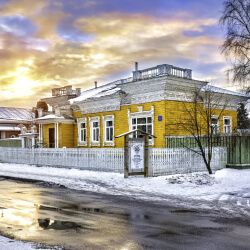Старинный-дом зимой