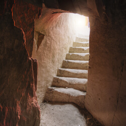 Дивногорье – лестница в пещере